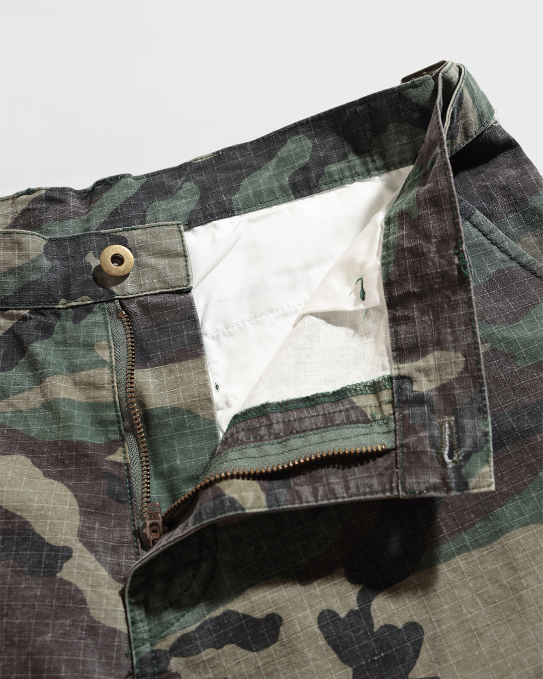 (G) Crystal Camo Capris