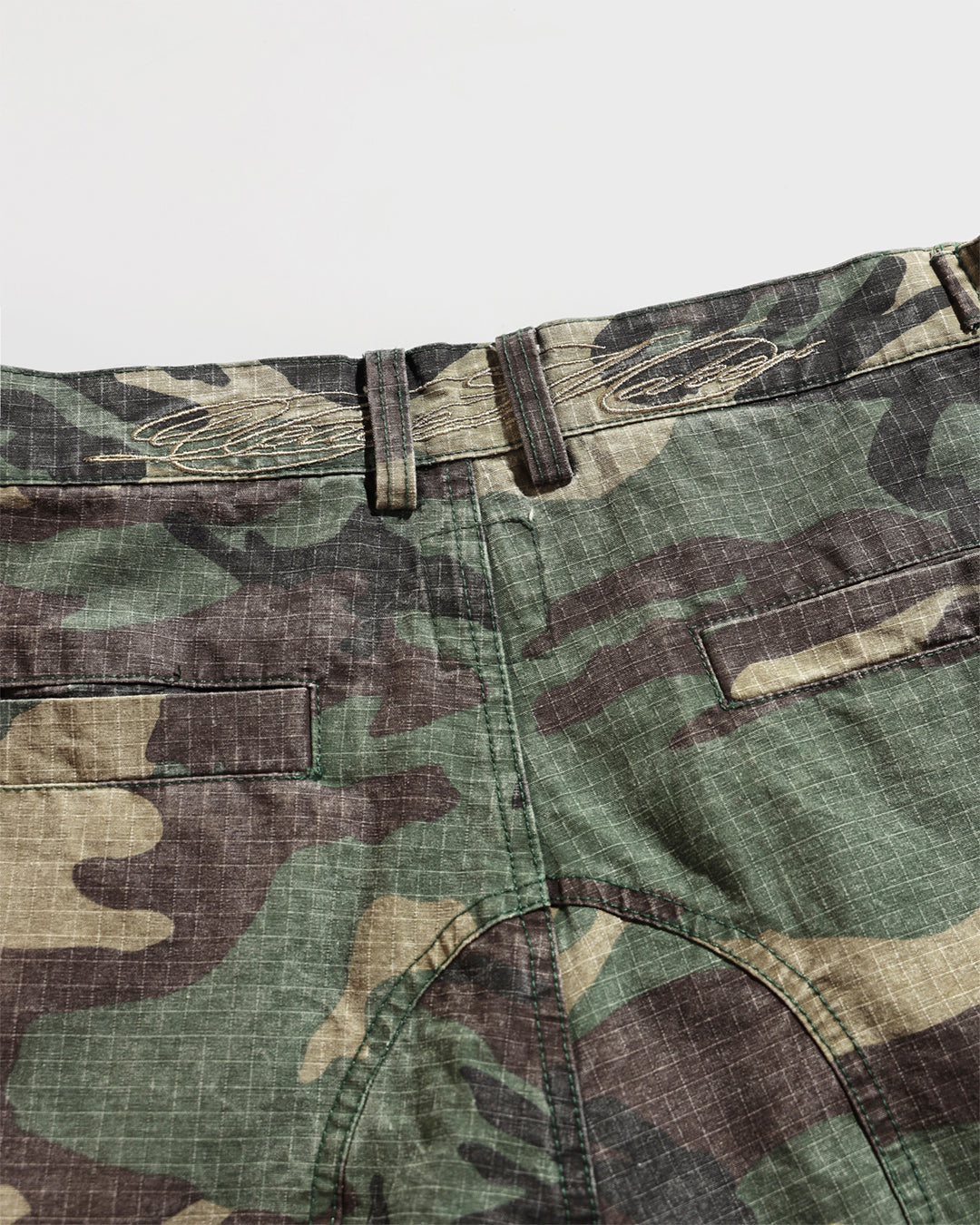 (G) Crystal Camo Capris